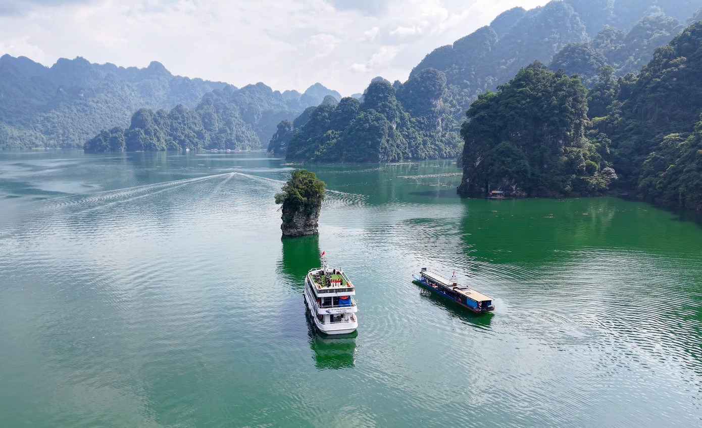 53 cô gái Hoa hậu Việt Nam ngỡ ngàng trước cảnh sắc hồ Na Hang