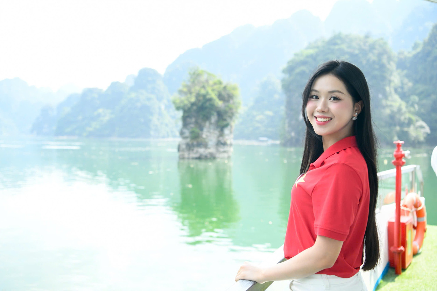 53 cô gái Hoa hậu Việt Nam ngỡ ngàng trước cảnh sắc hồ Na Hang