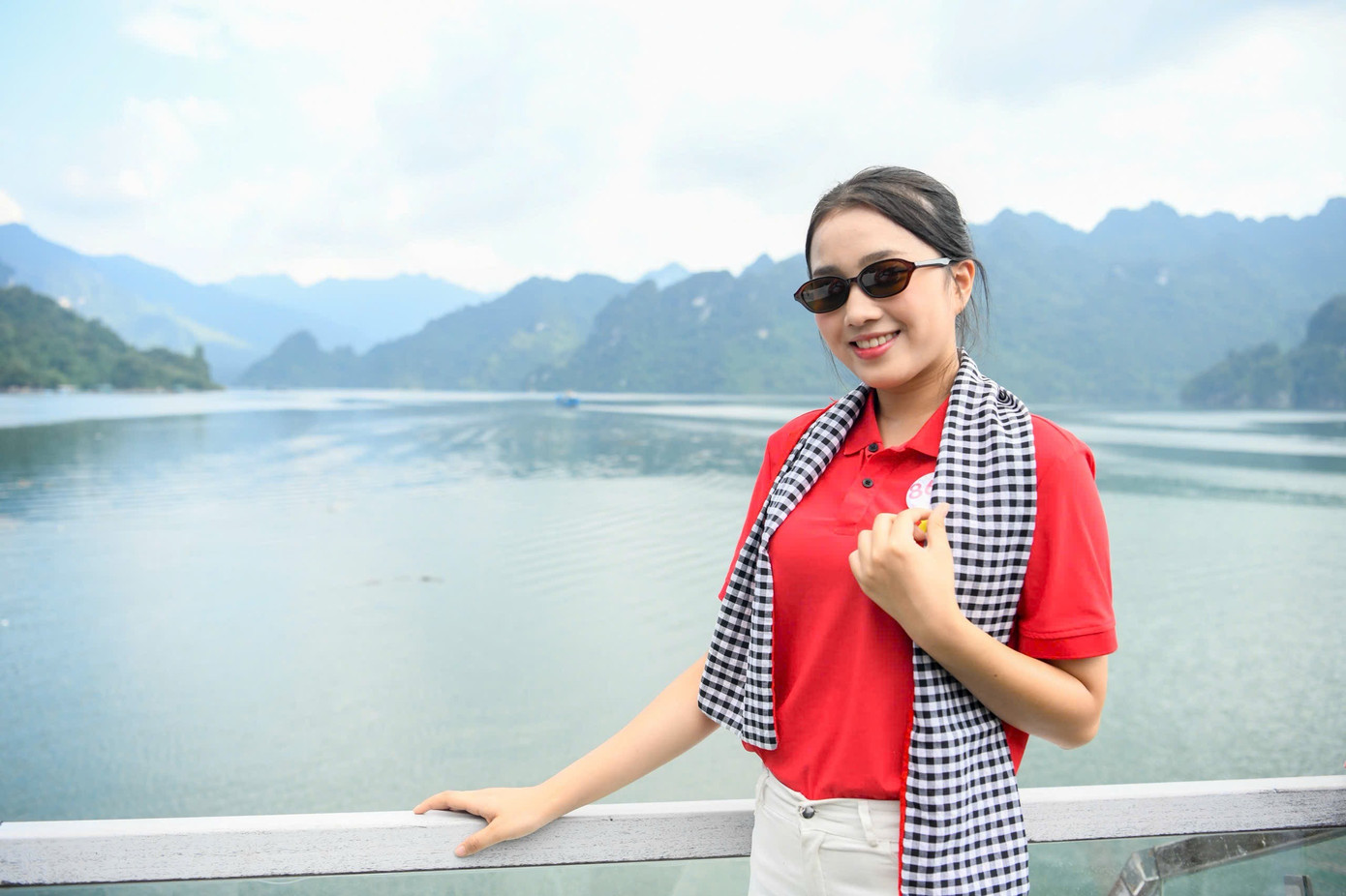 53 cô gái Hoa hậu Việt Nam ngỡ ngàng trước cảnh sắc hồ Na Hang