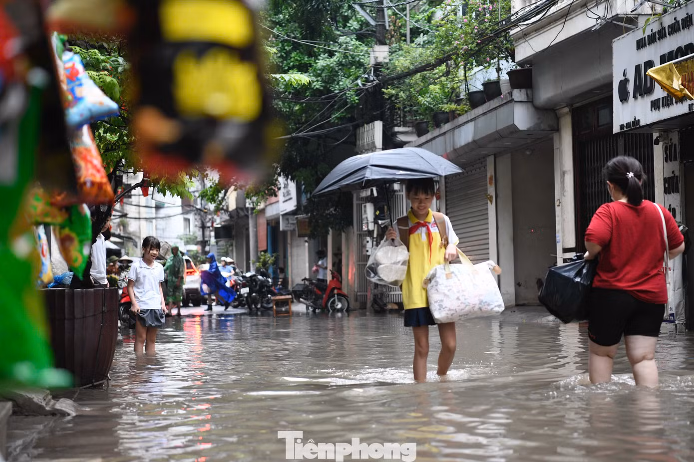 tp_ha-noi-bi-bom-trong-con-mua-43.jpg