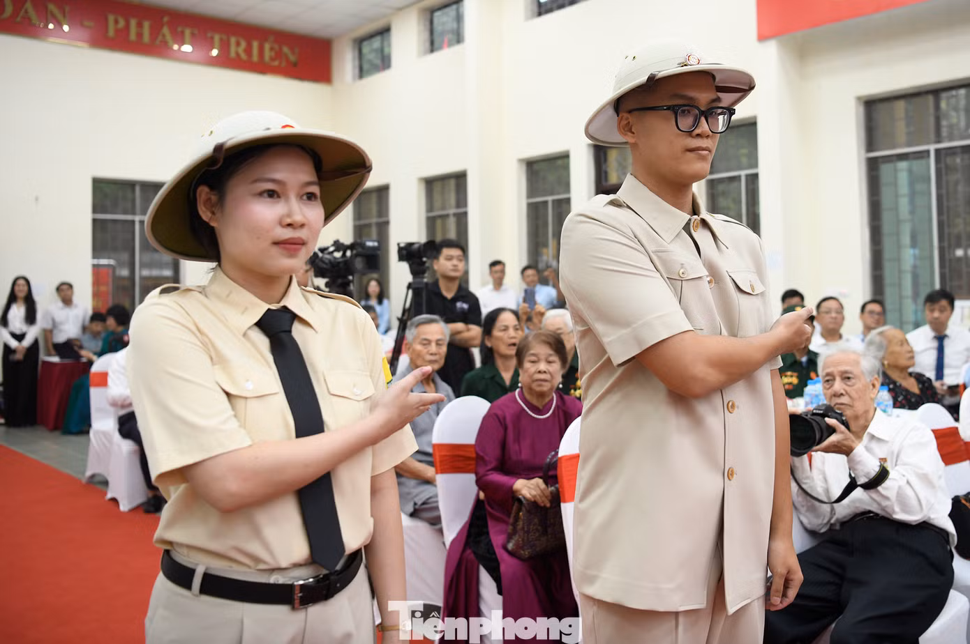 tp-trang-phuc-hoa-xa-14.png