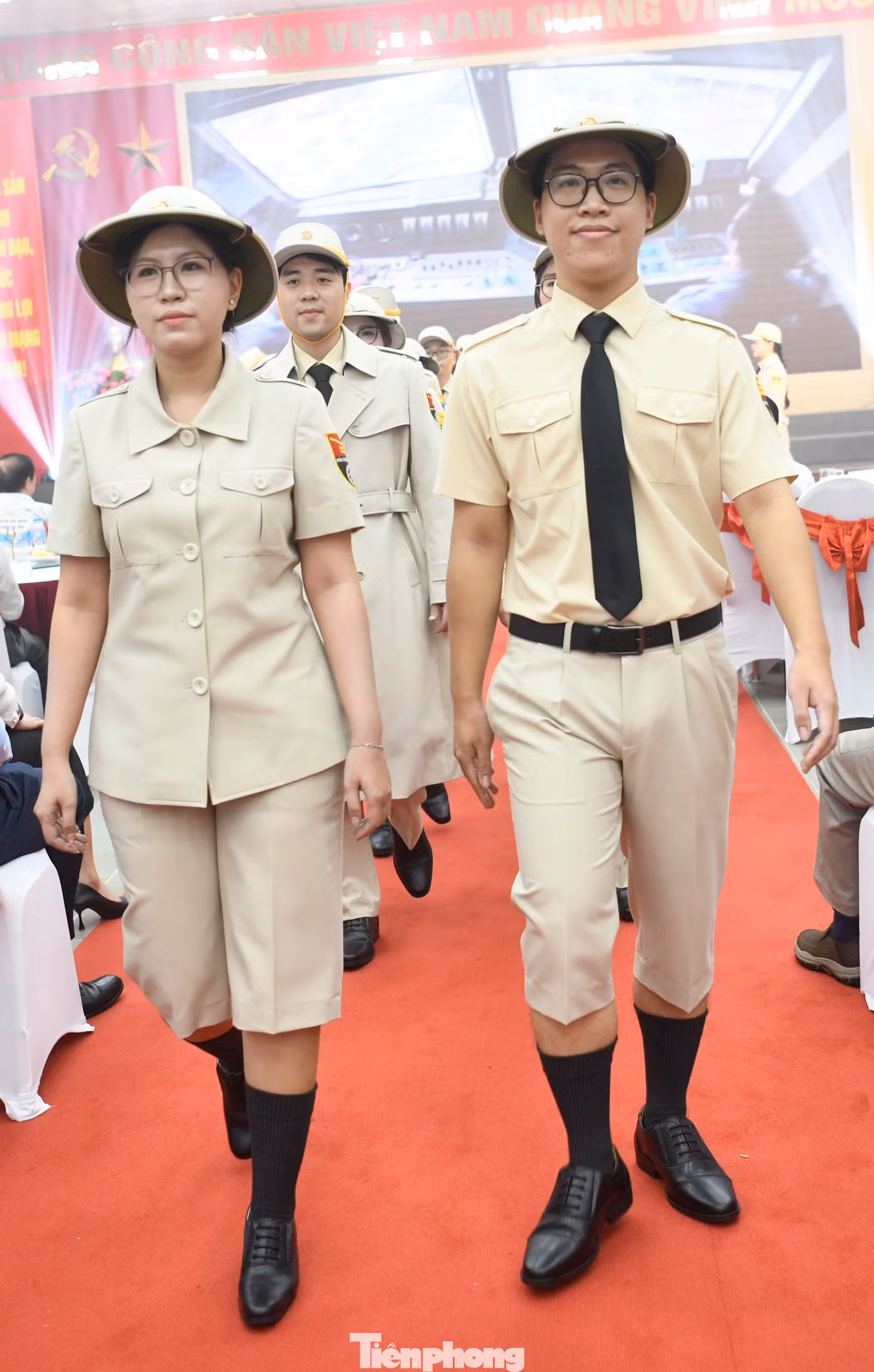 tp-trang-phuc-hoa-xa-26.png
