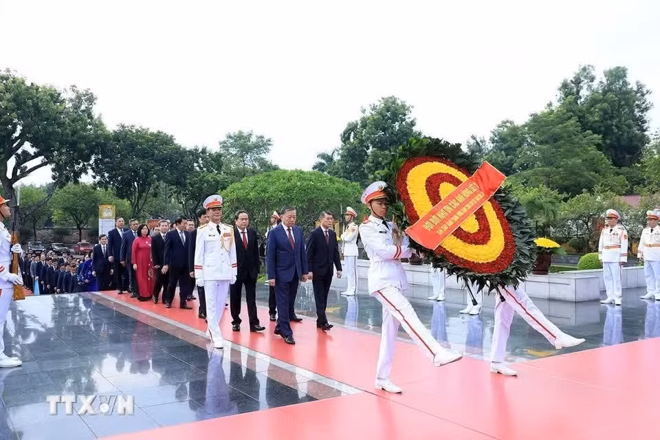 ban-chap-hanh-trung-uong-dang-tuong-niem-cac-anh-hung-liet-sy-3-1.jpg