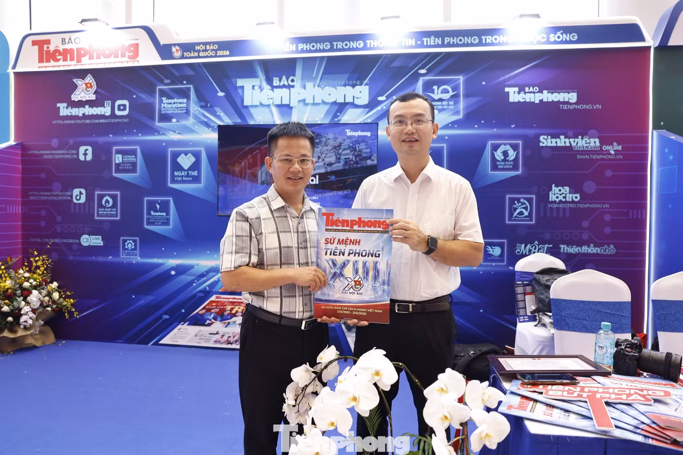 tp-gian-trung-bay-tai-bao-tien-phong-17.jpg