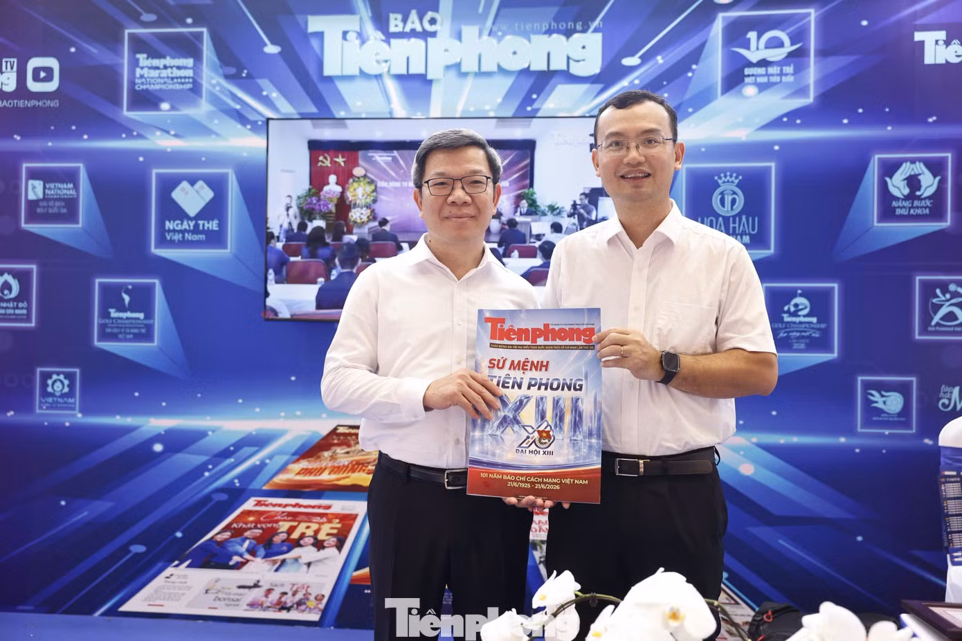 tp-gian-trung-bay-tai-bao-tien-phong-15.jpg