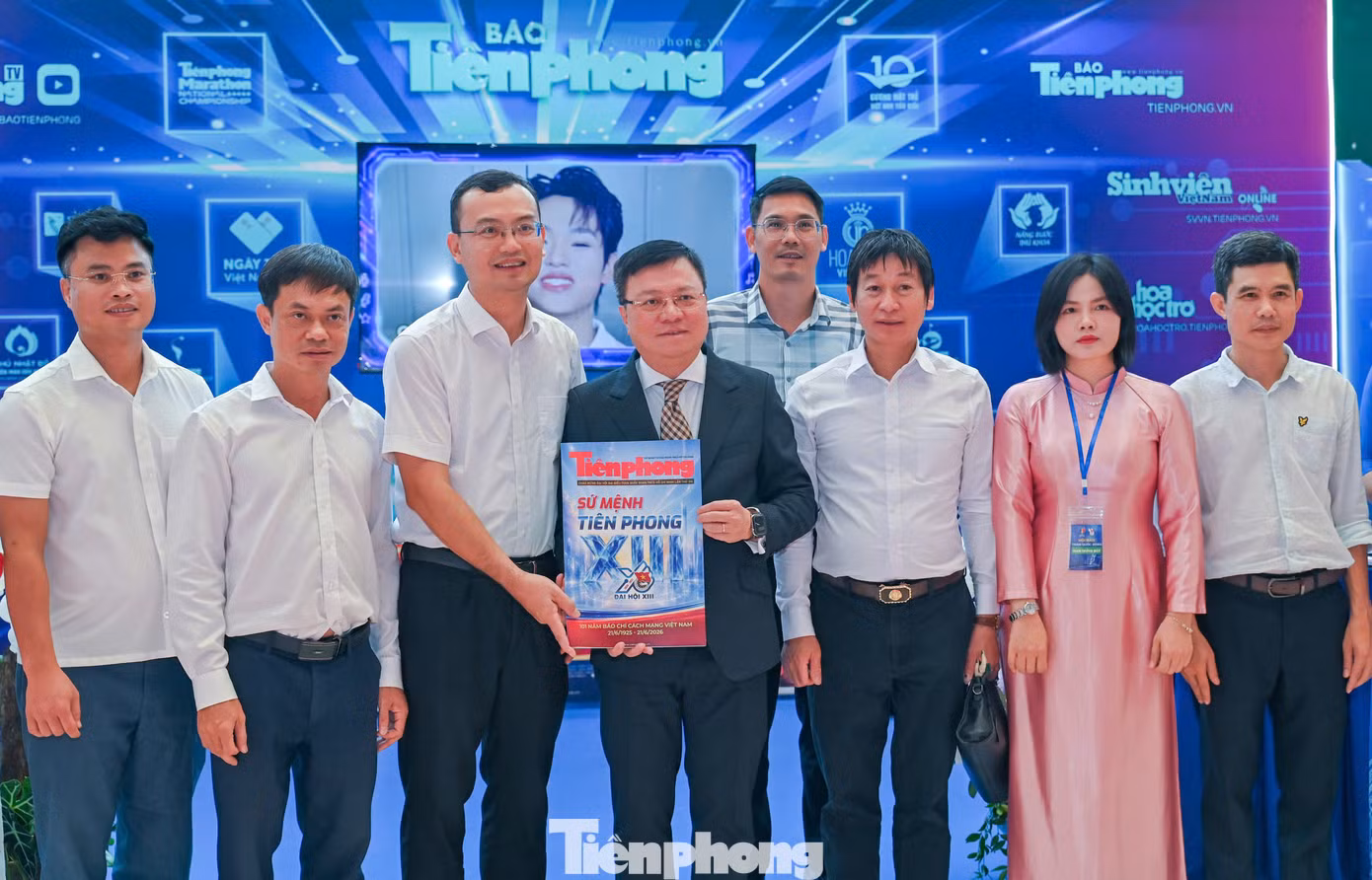 tp-gian-trung-bay-tai-bao-tien-phong-4.png