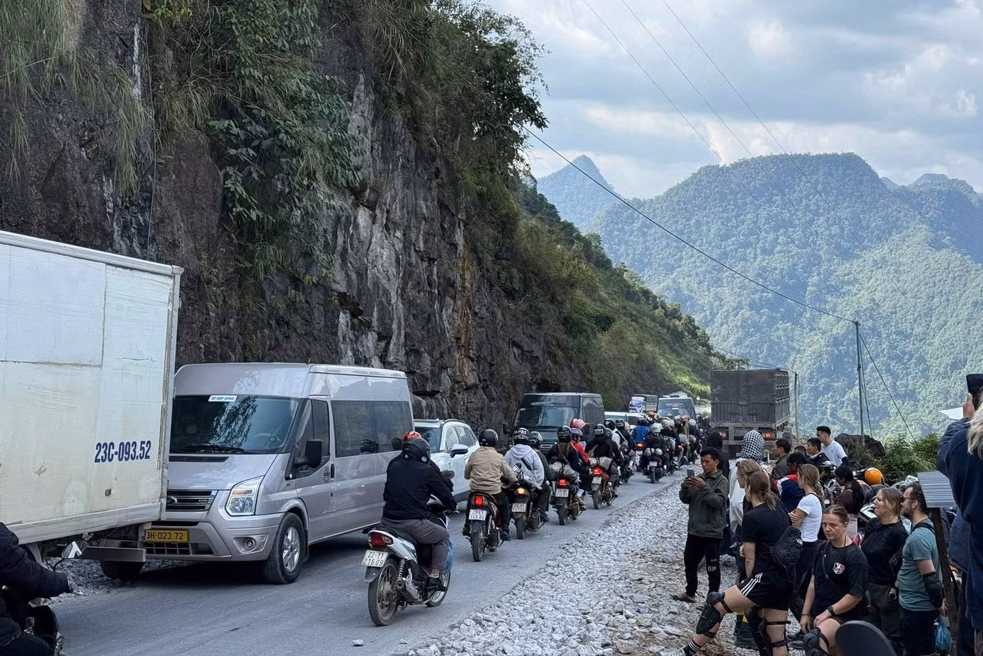 tac-duong-len-ha-giang-6.png