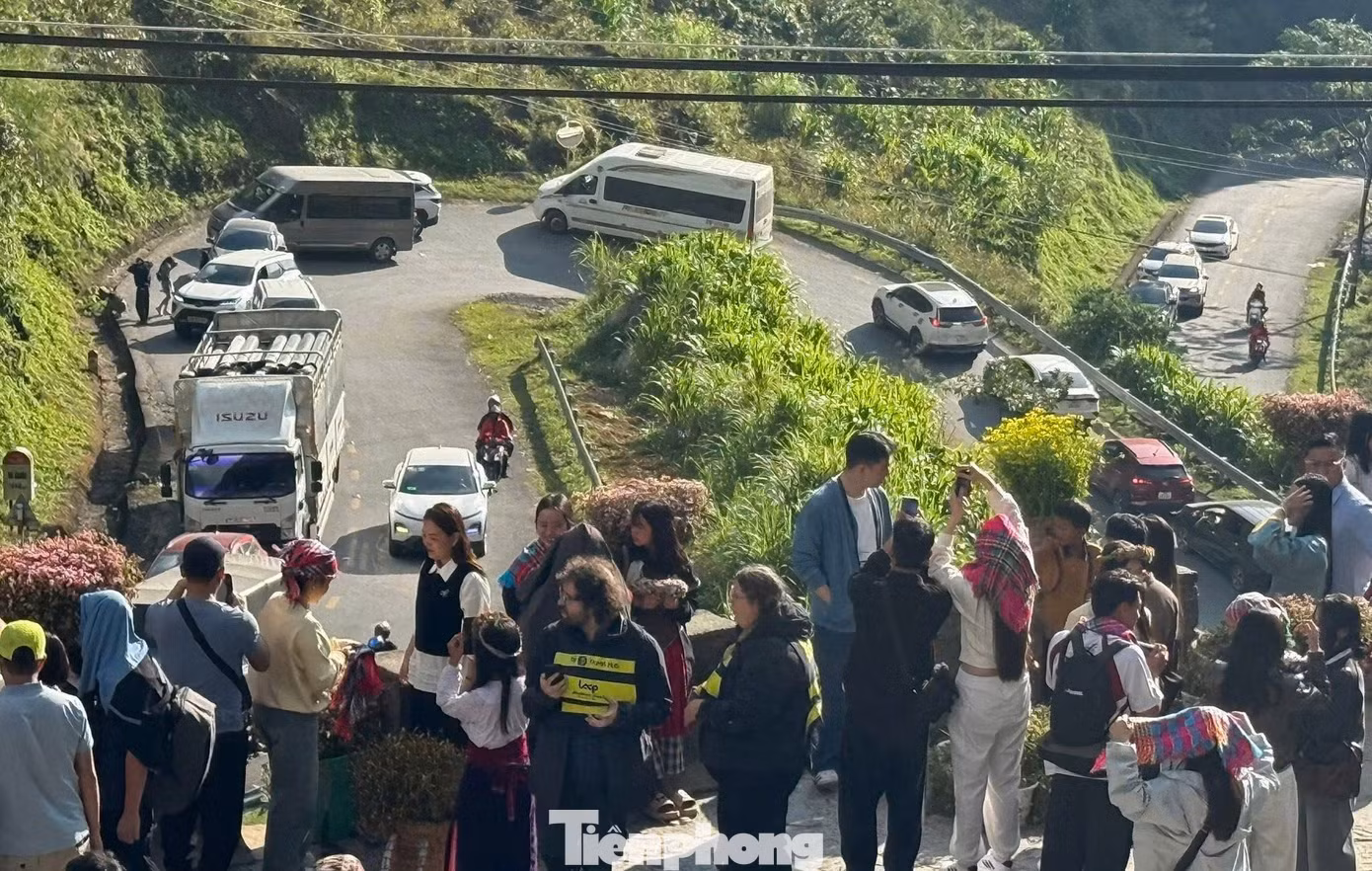 tp-tac-duong-len-ha-giang-1.png