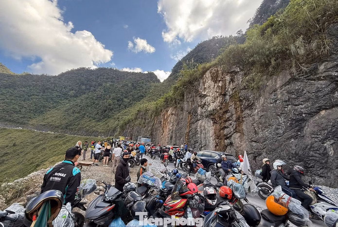 tp-tac-duong-len-ha-giang-11.png