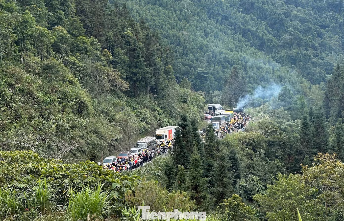tp-tac-duong-len-ha-giang-8.png