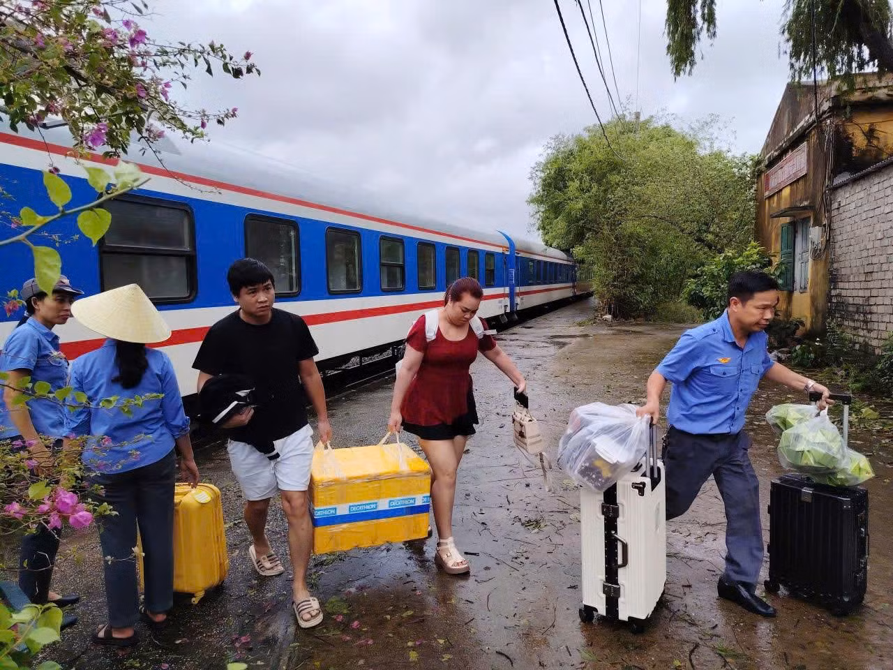 duong-sat-anh-huong-vi-bao-1.jpg