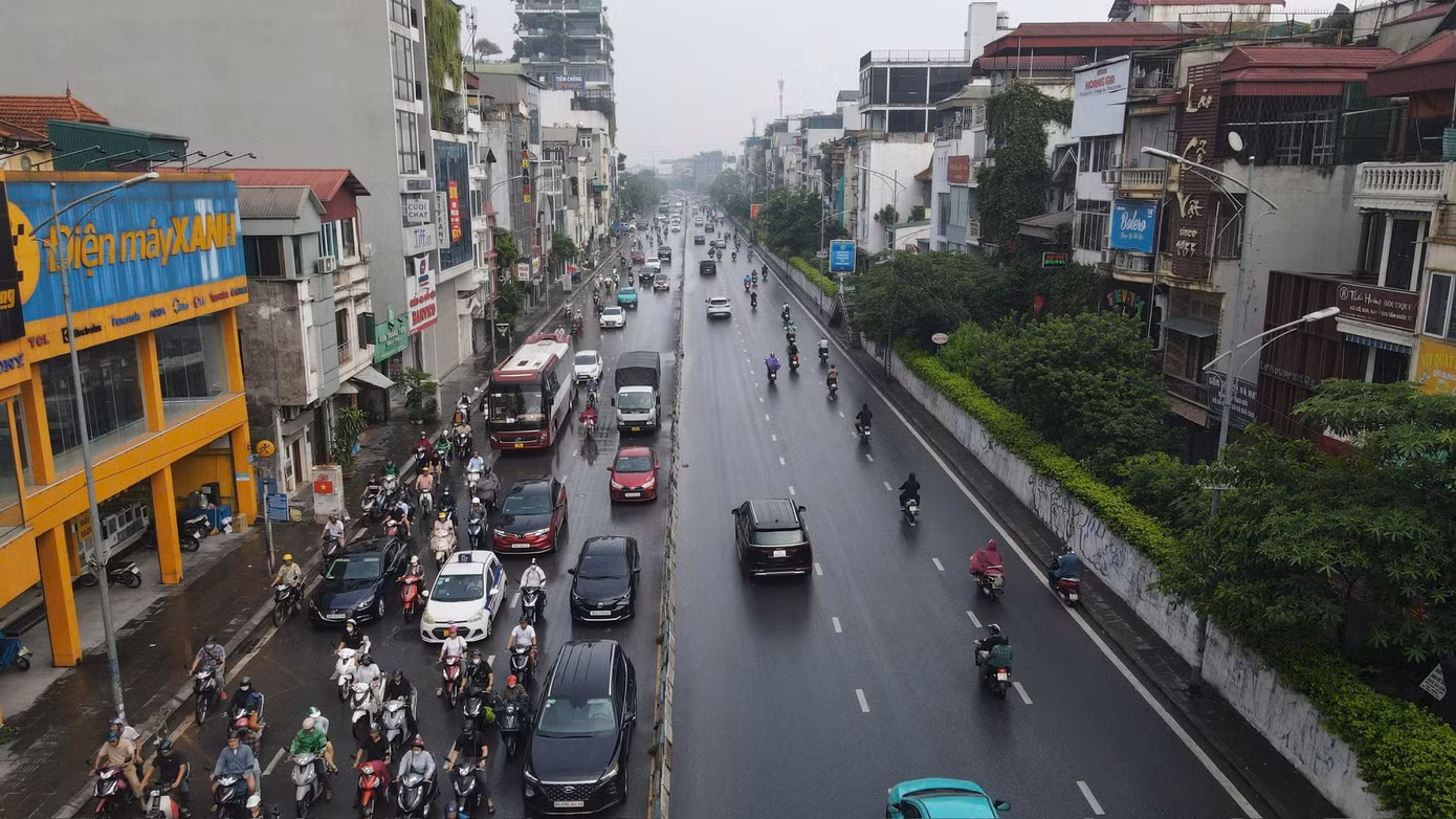 du-khach-den-cac-bieu-tuong-cua-ha-noi-the-nao-khi-cam-xe-xang-trong-vanh-dai-1-1.png