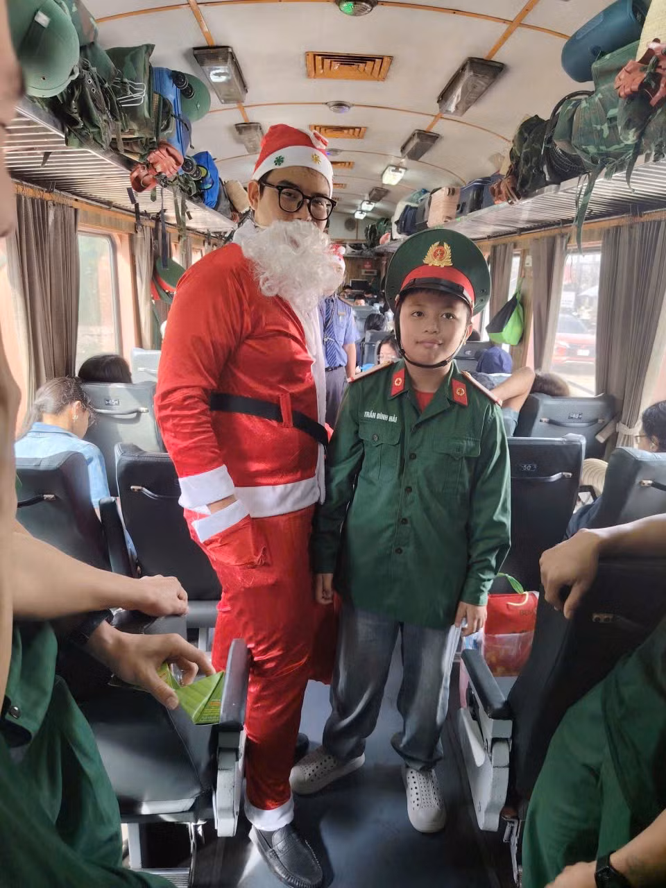giang-sinh-tren-tau-6.jpg