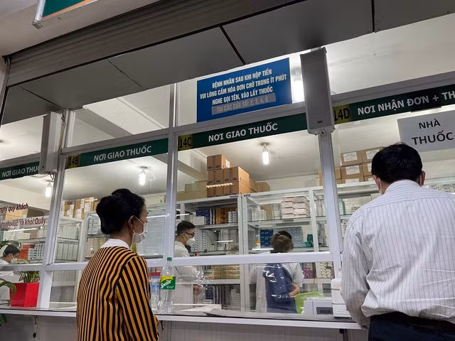 mua-ban-thuoc-tai-co-so-y-te-17246550103681675426433.jpg
