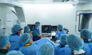 Lần đầu tại Việt Nam, phẫu thuật khoan cắt mảng xơ vữa mạch máu bằng laser