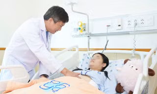 Cô gái trẻ bất ngờ sụt cân, đau bụng... vì mắc bệnh của người già