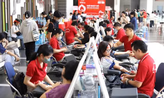 Sinh viên TP. HCM tham gia hiến máu tại Ngày hội hiến máu tình nguyện ‘Chủ nhật Đỏ’