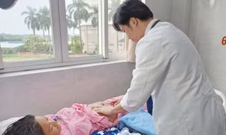 Chủ quan với những cơn đau đầu trong thai kỳ, sản phụ co giật, hôn mê