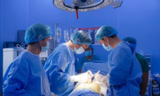 Tự ý bỏ thuốc điều trị, bệnh nhân suýt chết vì vỡ động mạch chủ
