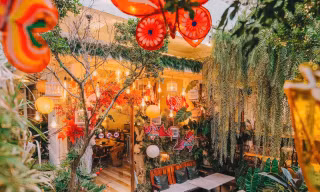 Quán cà phê Sài Gòn rực rỡ mùa Trung Thu, hút giới trẻ check-in
