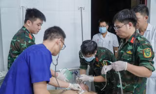 Ngư dân nguy kịch sau khi lặn, bác sĩ cảnh báo tai họa từ đại dương