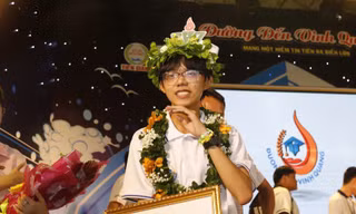 Thủ khoa khối D01 trường Nhân Văn giành học bổng 100 triệu đồng 