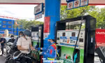 Xăng sinh học E10: Người mua rụt rè, e ngại 
