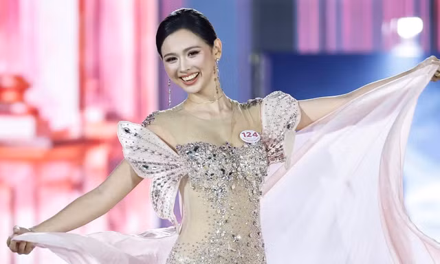 32 cô gái trình diễn váy dạ hội ở Hoa hậu Việt Nam 2026