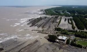 Về nơi biển dâng, đất lùi, rừng mất, nhà trôi ở Cà Mau