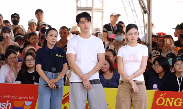 Mái Ấm Gia Đình Việt: Trần Ngọc Vàng khóc nghẹn, cùng FC lan tỏa yêu thương