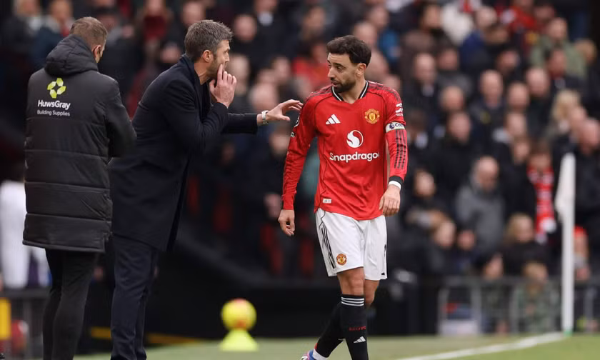 Man United ủng hộ Carrick hay chỉ trì hoãn điều khó tránh?
