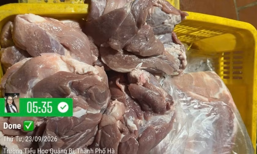 Vụ bữa ăn bán trú ‘toàn tóp mỡ’, trường lí giải thế nào?