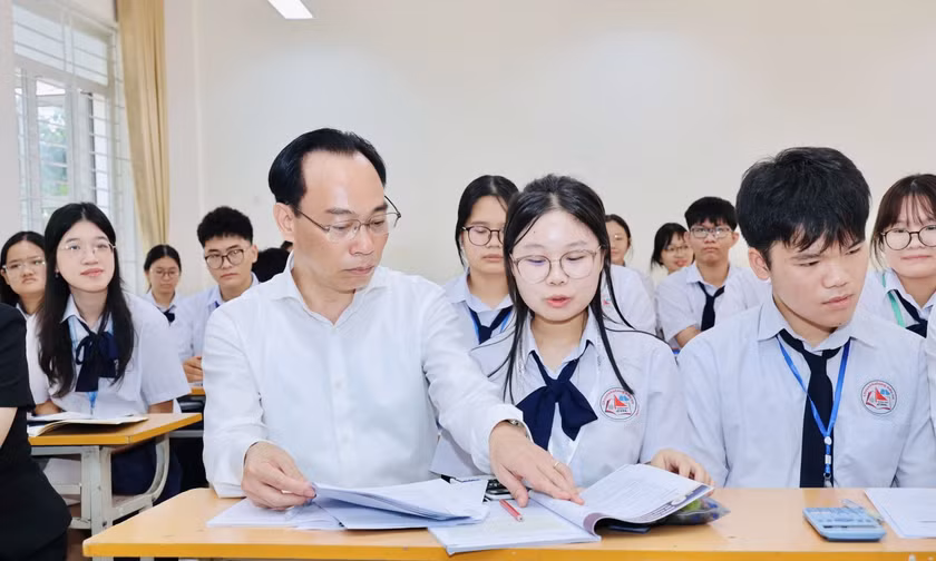 Bộ trưởng Bộ GD&ĐT: Không ai xuống Hạ Long học để về Hà Nội làm việc