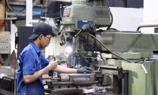 Trường liên tục 'suất nhân lực', doanh nghiệp vẫn than thiếu người: Nghẽn ở đâu?