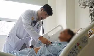 Bác sĩ Việt Nam cứu du khách Singapore thoát cơn đột quỵ trong gang tấc