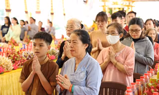 Trang trọng lễ tưởng niệm các Anh hùng liệt sĩ tại Công viên Lê Thị Riêng