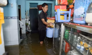 TPHCM khẩn cấp ứng phó mưa giông, đỉnh triều 'khủng' cuối tháng 10 