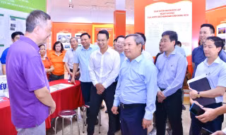 Chủ tịch Hà Nội lưu ý việc xây các công trình quanh hồ Gươm