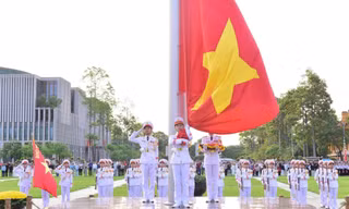 Những hình ảnh xúc động và tự hào trong ngày thống nhất non sông