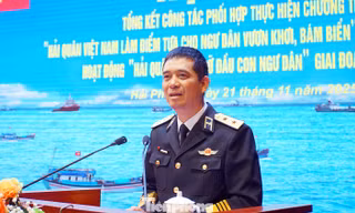 Bộ đội hải quân nhận đỡ đầu 164 con ngư dân mồ côi, khó khăn