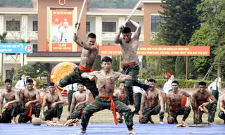 Chiến binh Đặc công phô diễn sức mạnh trong ngày ra quân huấn luyện 