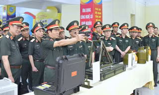 Những giảng viên áo lính chế tạo vũ khí, khí tài công nghệ cao