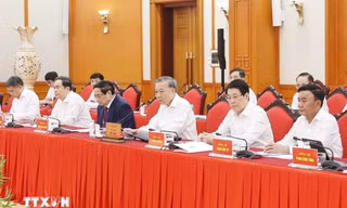 Bộ Chính trị cơ bản tán thành Phương án nhân sự cán bộ quân đội tham gia Trung ương khoá XIV