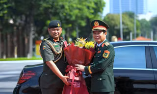 Đại tướng Nguyễn Tân Cương và Tư lệnh Quân đội Hoàng gia Brunei hội đàm tại Hà Nội