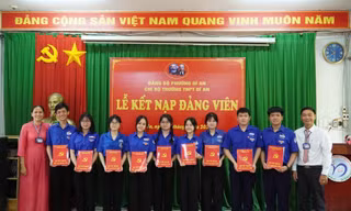 9 học sinh lớp 12 ở TPHCM được kết nạp Đảng trong ngày sinh nhật Bác