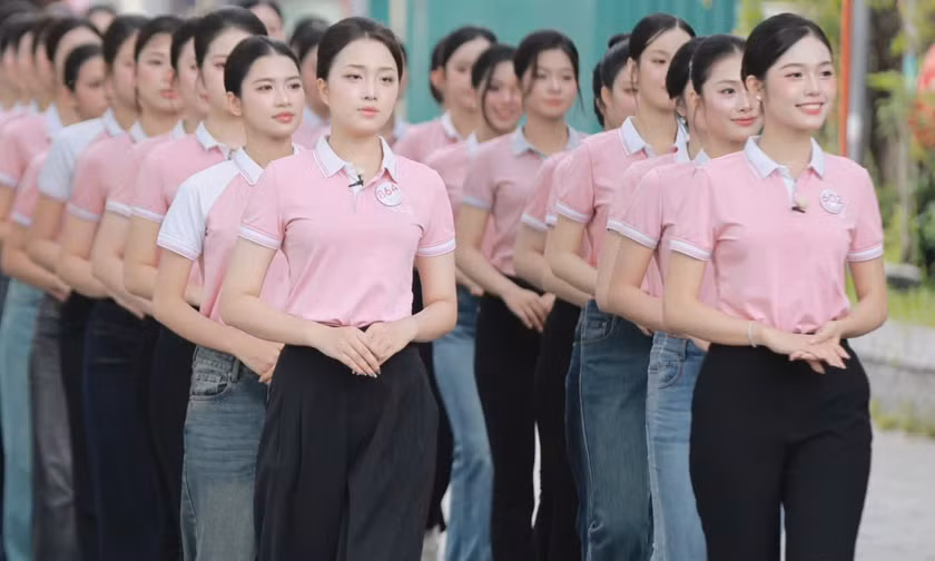 Thí sinh Hoa hậu Việt Nam về miền quan họ 