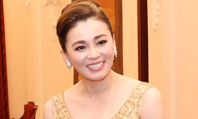 Thời trang tinh tế của Hoàng hậu Thái Lan tại Việt Nam