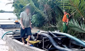 Chống khai thác cát trái phép: Xử nghiêm hành vi 'bảo kê, làm ngơ, góp vốn'