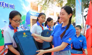 Áo xanh tình nguyện tập trung hỗ trợ chuyển đổi số 