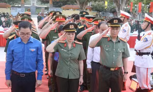 Tuổi trẻ An Giang thắp nến tri ân các Anh hùng liệt sĩ